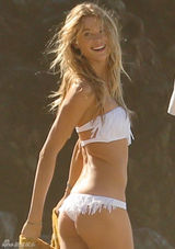 组图：维密超模悬崖拍封面 身材火辣诱人