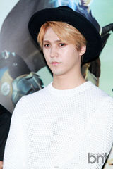 组图：《X战警》韩国试映 BEAST搞怪助阵