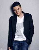 组图：郭鹏曝型男写真 眼神深邃展硬汉气质