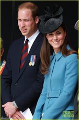 组图：凯特王妃着优雅正装出席活动笑意盈盈