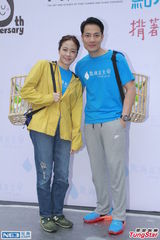 组图：林嘉欣忧女儿发烧 丁子高教子送千嬅礼物