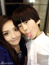 组图：孙茜晒与天天吐舌卖萌合照 急切想生孩