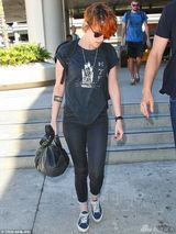 组图：暮光女变太妹！染红发盘头不羁做自己