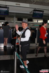 组图：曾志伟见证钟镇涛婚礼 “房东”案表痛心