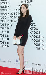 组图：2PM尼坤帅气亮相秀长腿 挑战设计师