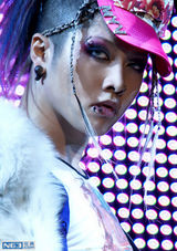 策划：浓妆不专属 看男歌手如何妖艳逆袭