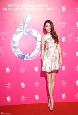 组图：江语晨获邀庆典 大秀美腿上演清凉诱惑