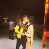 组图：美女硕士毕业抱儿子怀女儿被赞人生赢家