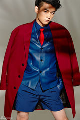 组图：陈晓【演员】红蓝撞色大片 眼神犀利秀型男风范