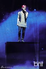 组图：JYJ举行新专发布会 露胸肌秀性感