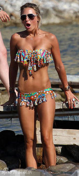 组图：杰拉德妻子比基尼秀 身材火辣依旧