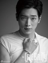 组图：徐康俊写真 变身黑白世界中的忧郁王子