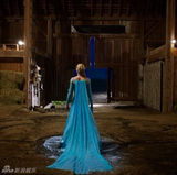 组图：乔治娜神还原冰雪女王角色 蓝裙仙气十足