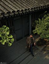 组图：绅士的品格！张杰复古格纹西装登杂志