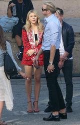 组图：超杀女布鲁克林撇传闻再度约会 谈笑风生