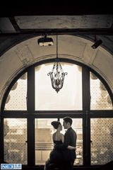 组图：严屹宽杜若溪复古写真 风情美如油画