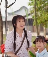 组图：59岁刘晓庆再扮嫩！新剧梳麻花辫演少女