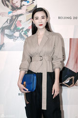 组图：王菲亮相品牌秀帅气十足 那英端庄典雅