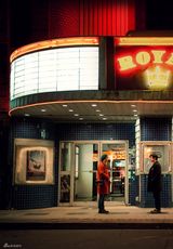 组图：“哈利波特”丹尼尔新喜剧照 小清新恋爱