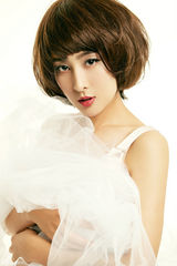 组图：马苏绝美造型登新刊轻灵优雅