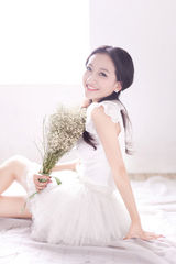 组图：程晓燕清丽写真 娇俏甜美惹人怜爱