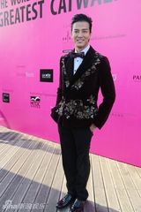 组图：陈晓东梁咏琪同台获奖 抱BABY领奖被催相亲