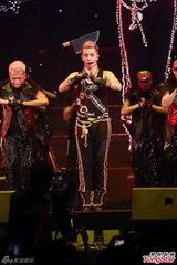 组图：罗志祥香港开唱 谭咏麟相挺当和事佬