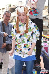 组图：小燕姐挑战冰桶 否认与F姓药头熟识