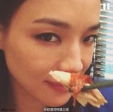 组图：吃货根本停不下来！舒淇搞怪进食照曝光