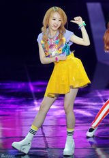 组图：EXO-K霸气献唱 跪地热舞魅力难挡