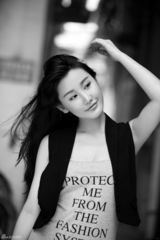 组图：刘璐珈黑白写真曝光 清新甜美妩媚撩人