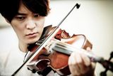 组图：周元为新剧零基础勤奋练习小提琴