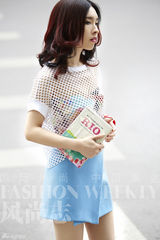 组图：胡维纳夏日大片曝光 街拍显随性魅力