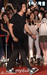 组图：《忐忑人生》郑雨盛等众星助阵试映会