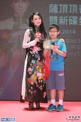 组图：萨顶顶个唱望邀陈奕迅 打算未来定居香港