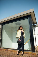 组图：李沁杂志封面大片 眼神深邃显高贵冷艳