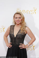 组图：凯特-麦克金农透视黑裙性感亮相红毯