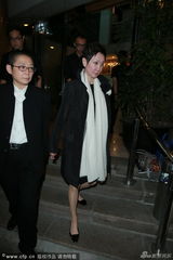 组图：施南生悼念好友何佐芝 拒回应徐克绯闻