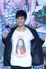 组图：杨幂产后首曝光 郭敬明拒与韩寒交朋友