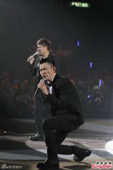 组图：刘德华红馆开唱 曝张耀荣当年勇挡黑帮