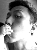 组图：邓超被女儿狂抓脸 威胁“等你妹”断奶