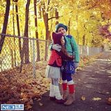 组图：大眼萝莉姐妹走红 写真妈妈掌镜精致如画