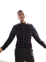 组图：杨烁笑容灿烂 阳光爽朗感染力足