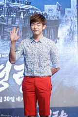 组图：朴有天李钟硕秀智等助阵《鸣梁》