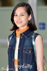 组图：权志龙绯闻女友水原希子赴韩素颜亮相