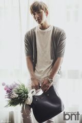 组图：韩星池昌旭变身居家男 暖男魅力难挡