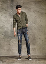 组图：姜河那AOA雪贤性感写真 秀翘臀长腿