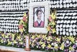 组图：韩车祸女团 Ladies' Code 权梨世办葬礼 灵堂放白菊