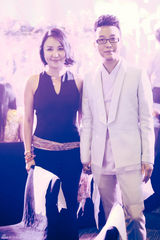 组图：李玉刚牵手设计师宣佐T台首秀