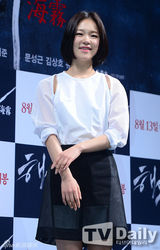 组图：朴有天宣传新片心情超好笑不停